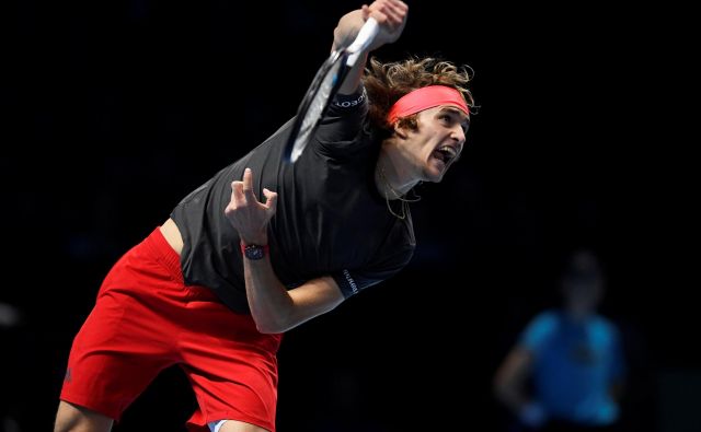 Alexander Zverev je v šestem medsebojnem obračunu z Rogerjem Federerjem zmagal tretjič. FOTO: Tony O‘Brien/Reuters