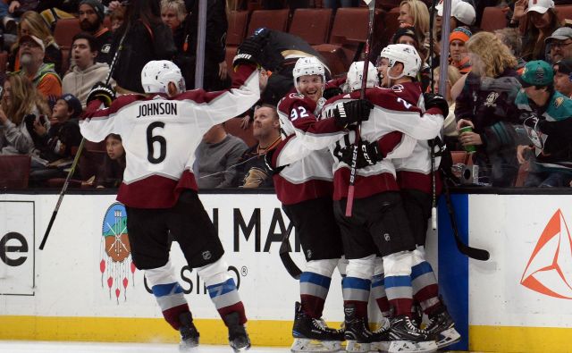 Hokejisti moštva Colorado Avalanche (na fotografiji) so brez večjih težav odpravili tudi igralce kluba Los Angeles Kings. FOTO: Reuters