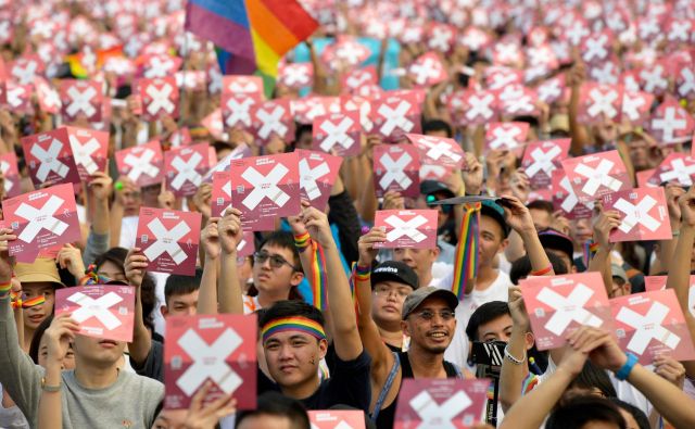 Skupnost LGBT poziva državljane, naj glasujejo za enakopravnost in zavračajo argumente sovražnih skupin. FOTO: AFP
