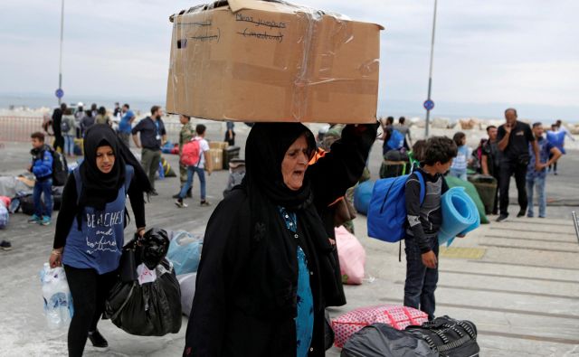 Begunci ostajajo ujeti na Lezbosu, daleč od krajev, kamor so se namenili. Foto Reuters
