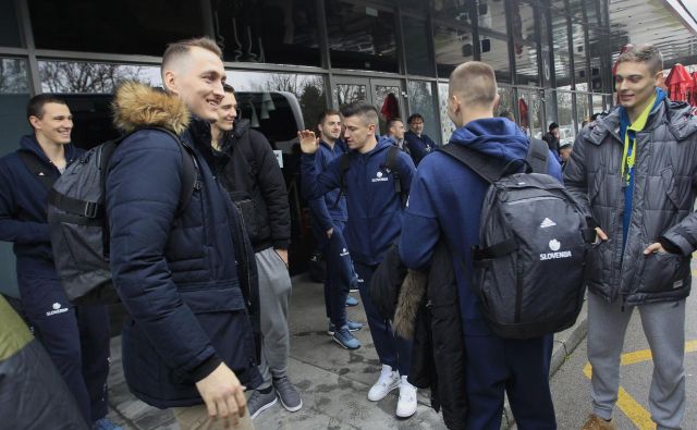 Slovenski reprezentanti na včerajšnjem zboru: z leve Urban Durnik, Jakob Čebašek, Jan Kosi, Matic Rebec, Blaž Mesiček in Miha Škedelj. FOTO: Roman Š�ipić