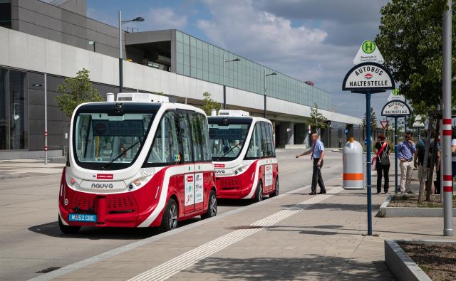 Samovozeča minibusa bosta začela poskusno voziti aprila prihodnje leto. FOTO: Manfred Helmer/Wiener Linen