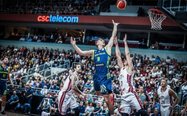 Blaž Mesiček se je v Rigi pogumno spopadel z Latvijci, kako v Stožicah? FOTO: FIBA