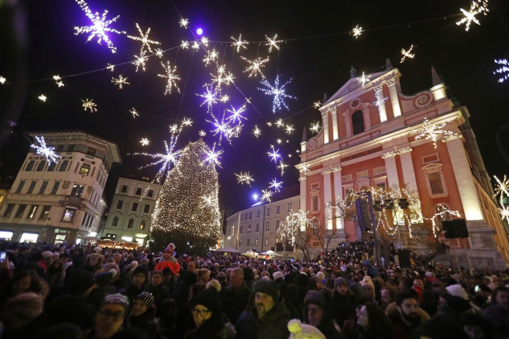 FOTO:Ljubljano razsvetlile praznične lučke