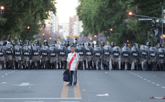 Dogodki z minule sobote so v svet poslali slabo podobo argentinskega nogometa. FOTO: Reuters