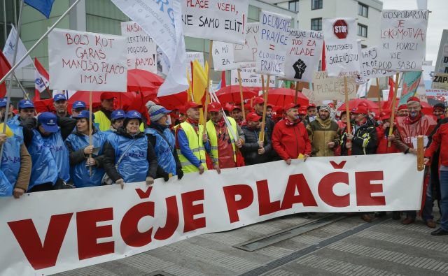 Protestni shod v Ljubljani. FOTO: Jože Suhadolnik