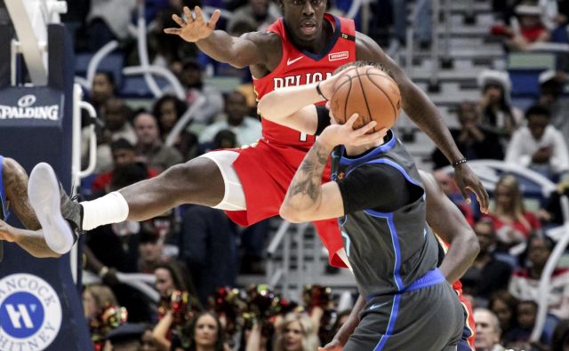 Luka Dončić je bil na parketu manj kot običajno, 22 minut. FOTO: Scott Threlkeld/AP