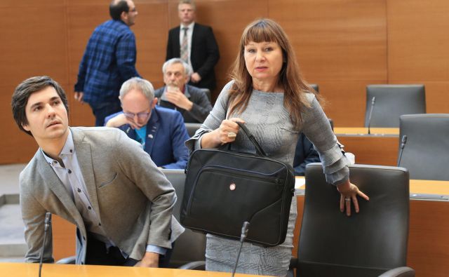 Luka Mesec je edini predstavnik Levice, ki se redno uvršča na lestvico najbolj priljubljenih politikov. Na fotografiji desno: Violeta Tomić. Foto Tomi Lombar