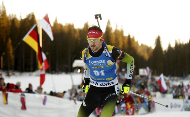 Jakov Fak je zgrešil že prva dva strela. FOTO: Matej Družnik/Delo