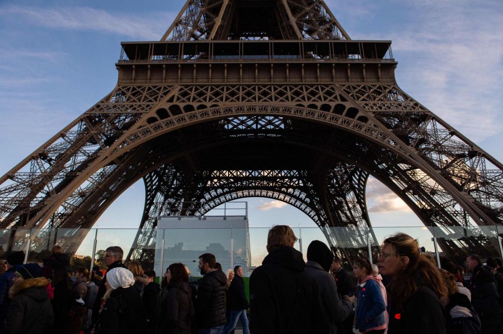 FOTO:Pariške znamenitosti zaradi strahu pred novimi izgredi zapirajo vrata