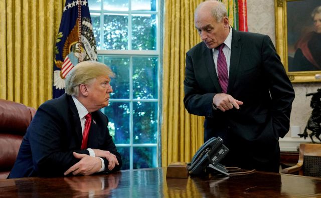 Donald Trump in John Kelly, ko sta še govorila. FOTO: Jonathan Ernst Reuters