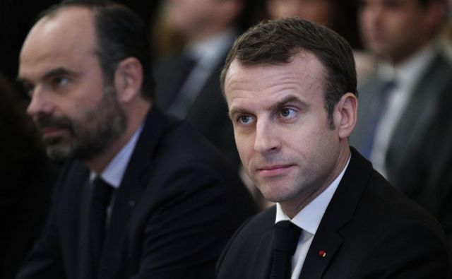 Emmanuel Macron je v ponedeljek prevzel »svoj del odgovornosti« za trenutne razmere v Franciji. Toda predsednikov nastop je zadovoljil le del njegovih kritikov. Foto AFP