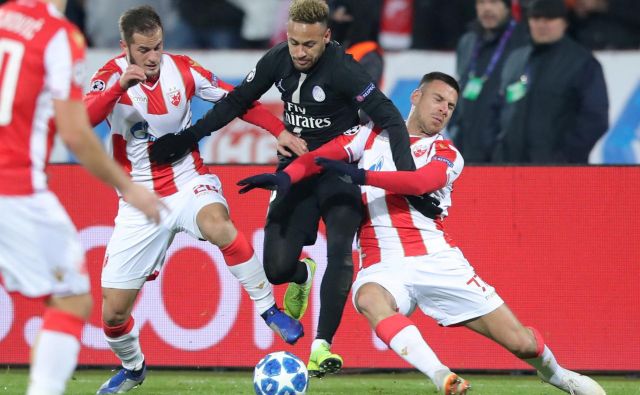 Najdražji nogometaš na svetu Neymar (v sredini) je bil v Beogradu eden od štirih pariških strelcev, PSG pa se je v osmino finala uvrstil kot zmagovalec najbolj izenačene skupine. FOTO: Reuters