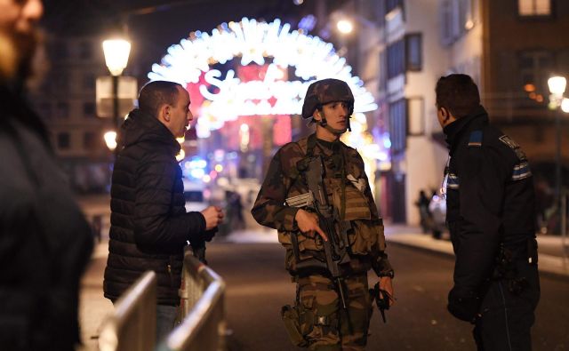 Incident se je zgodil blizu božične tržnice na trgu Kleber, enem glavnih mestnih trgov. FOTO: Frederick Florin/AFP