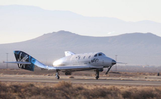 SpaceShipTwo uspešno na tleh. Foto Virgin Galactic