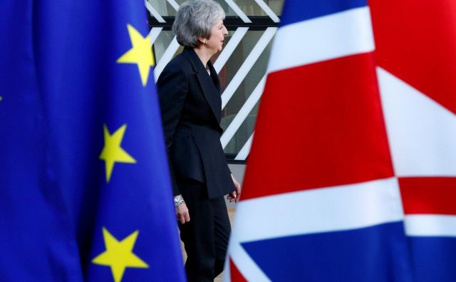 Theresa May je v Bruselj prišla z željo, da bi od kolegov dobila vsaj nekaj pomoči pri reševanju doseženega ločitvenega sporazuma. FOTO: REUTERS/Francois Lenoir 