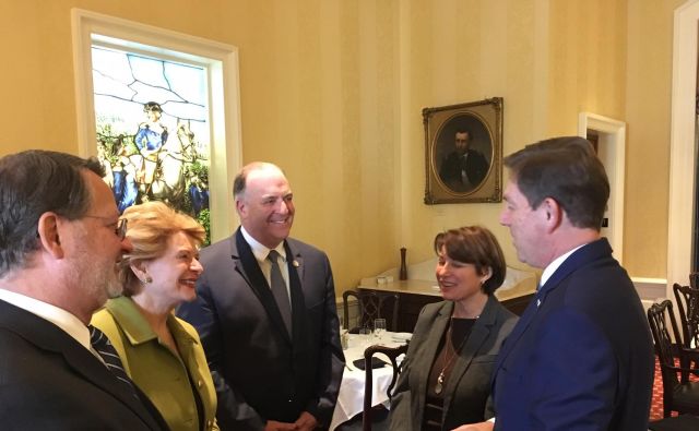 Slovenija si želi podpore ameriških političark, kot sta senatorki Amy Klobuchar (druga z desne)  in Debbie Stabenow (druga z leve). FOTO Rebecca Hammel/ US Senate Photographic Studio.