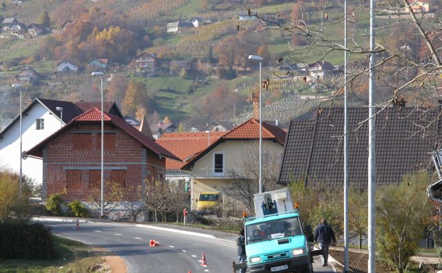 Pravila osvetljevanja bo treba prilagoditi in pozeleniti. FOTO: Arhiv Dela