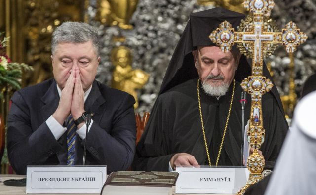 Novoustanovljena ukrajinska cerkev je državotvorni religiozni projekt ukrajinskega predsednika Petra Porošenka. Foto: AP