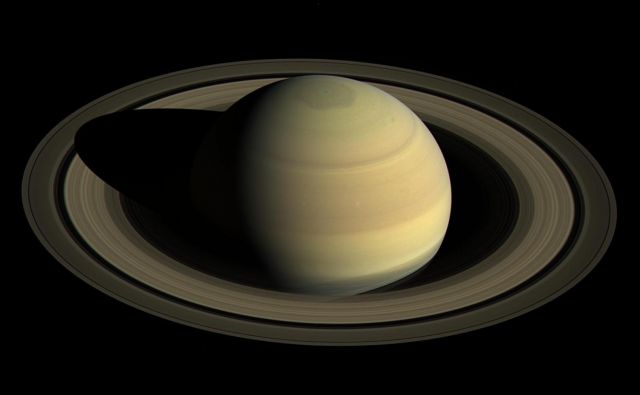 Saturn kot ga je aprila 2016 posnela sonda Cassini. Sonda je bila od planeta oddaljena tri milijone kilometrov. FOTO: NASA/JPL-Caltech/Space Science Institute 