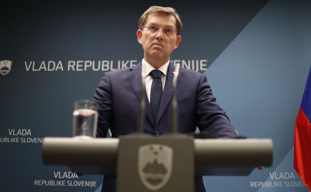 Predsednik vlade Miro Cerar je pozno zvečer 14. marca najavil svoj odstop. Sledile so predčasne volitve, ki so močno premešale karte v državnem zboru. FOTO: Leon Vidic/Delo