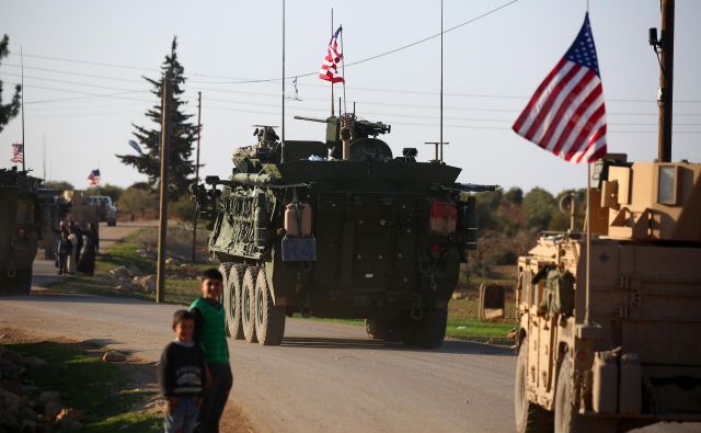 Po poročanju televizije CNN se Združene države Amerike pripravljajo na hiter in popoln umik iz Sirije. FOTO: Delil Souleiman/Afp