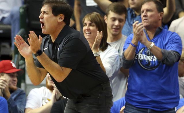 Mark Cuban je eden najbolj karizmatičnih, a tudi kontroverznih lastnikov ekip v ligi NBA. FOTO: AP