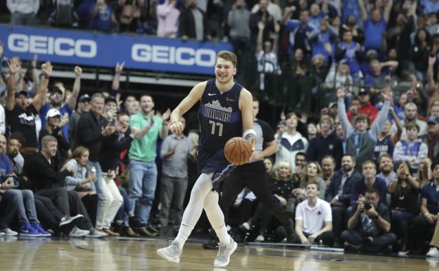 Luka Dončić tokrat ni odigral ene svojih najboljših tekem, a je bil statistično še vedno izjemno uspešen, v ključnih trenutkih pa miren. FOTO: AP