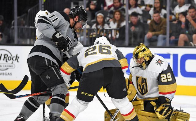 Anže Kopitar nadaljuje uspešen niz iger proti tekmecem z zahoda ZDA. FOTO: Reuters