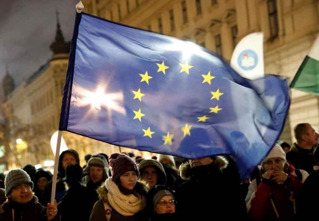 FOTO:V Budimpešti množični protesti proti vladi