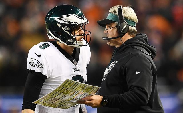 Trener Doug Pederson in Nick Foles sta glavna junaka pravljice Philadelphie, ki traja že skoraj dve sezoni. FOTO: AFP