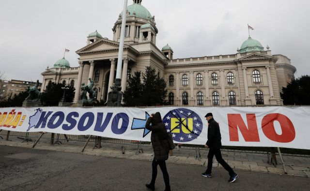 Kosovska vlada nerazumnih carin na uvoz srbskega blaga ne bo odpravila brezpogojno. FOTO: Marko Djurica/Reuters