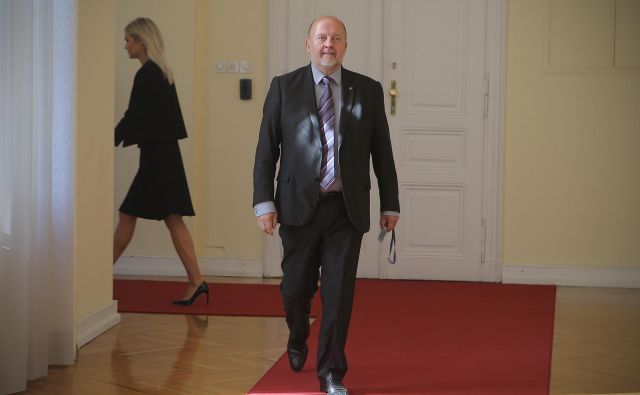 Predsednik republike je danes sprejel vodjo poslanske skupine SNS, v četrtek sledijo vodje poslanskih skupin SDS, LMŠ, SD, SMC, Levice in NSi, v petek pa še vodje Desusa, SAB in narodnih skupnosti. FOTO: Jož�e Suhadolnik/Delo