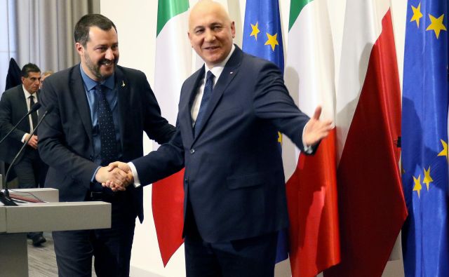 Podpredsednik italijanske vlade Matteo Salvini se je v poljski prestolnici srečal s svojim kolegom in gostiteljem Joachimom Brudzińskim. FOTO: Reuters