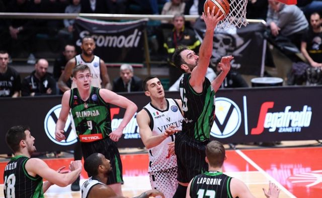 Mirza Begić je v Bologni prikazal predstavo sezone. FOTO: FIBA