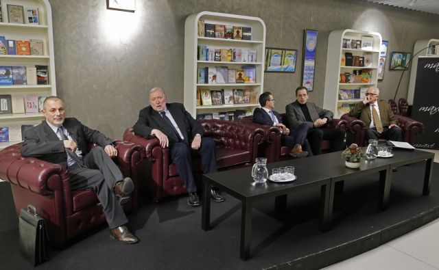 Zbrani nikakor ne nameravajo ustanoviti politične stranke, je bilo slišati večkrat. Od leve proti desni: Peter Jambrek, Dimitrij Rupel, Matej Avbelj, Žiga Turk in Tomaž Zalaznik. FOTO: Jože Suhadolnik/Delo