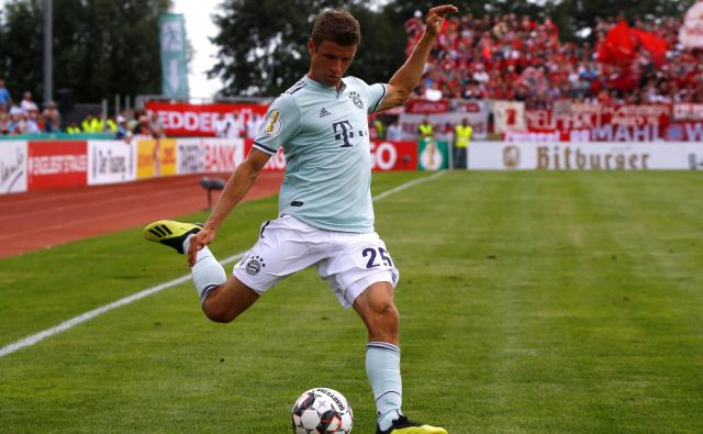 Thomas Muller bo izpustil obe tekmi z Liverpoolom. FOTO: Reuters