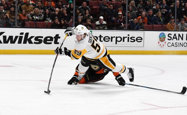 Jake Guentzel se je izkazal s trojčkom golov. FOTO: Kirby Lee/Reuters