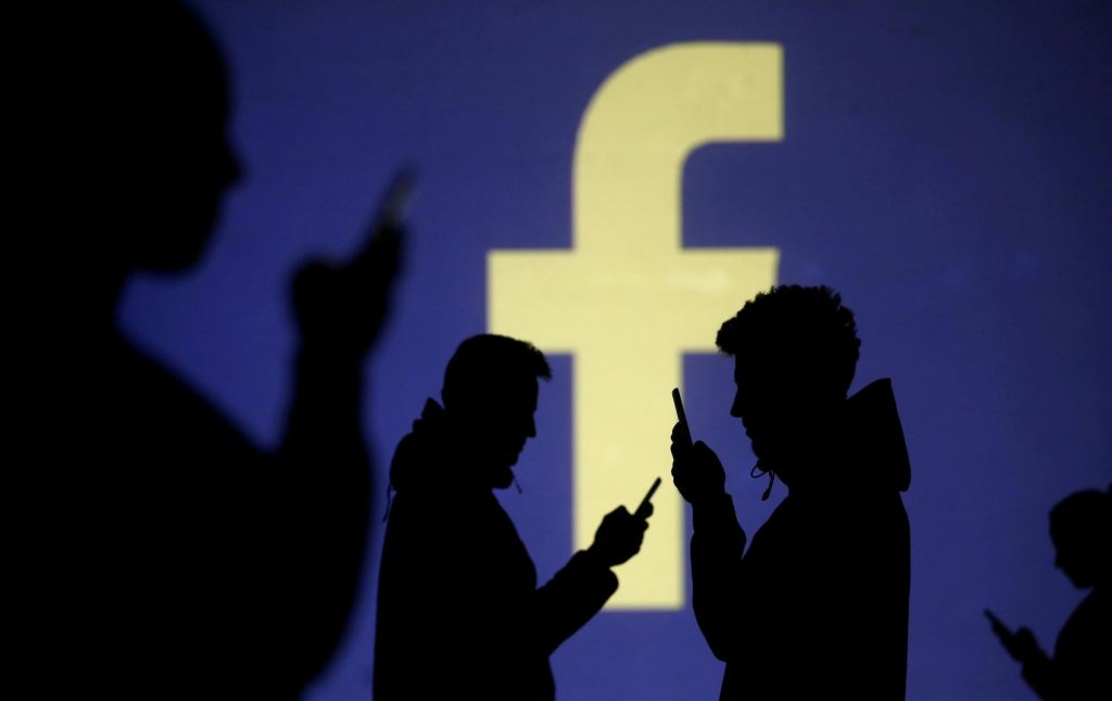 Facebook vlaga v lokalne medije