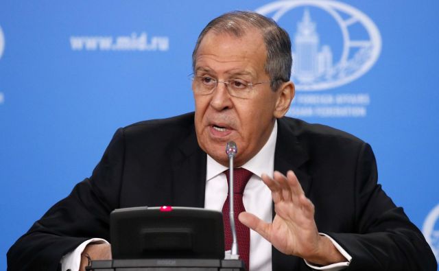 Ruski zunanji minister Sergej Lavrov<strong> </strong> je na tradicionalnem srečanju z novinarji predstavil stališča Moskve do svetovnih dogajanj v lanskem letu. Foto: Maxim Shemetov/Reuters