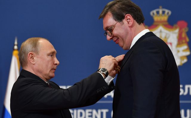 Vladimir Putin je odlikoval srbskega kolega Aleksandra Vučića. Foto: AFP