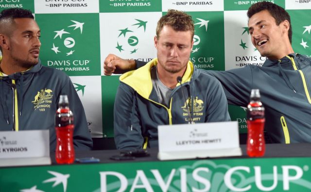 Kapetan Lleyton Hewitt med gobezdavima Nickom Kyrgiosom in Bernardom Tomićem. FOTO: Peter Parks/AFP