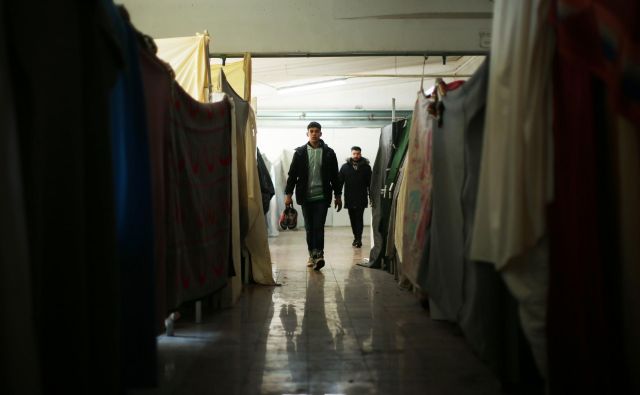 Begunsko taborišče Miral v Veliki Kladuši, ki ga ureja in upravlja Mednarodna organizacija za migracije (IOM). FOTO: Jure Eržen/Delo