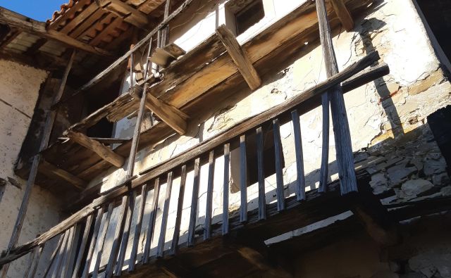 Značilna arhitektura v Brdih. FOTO: Janez Tomažič