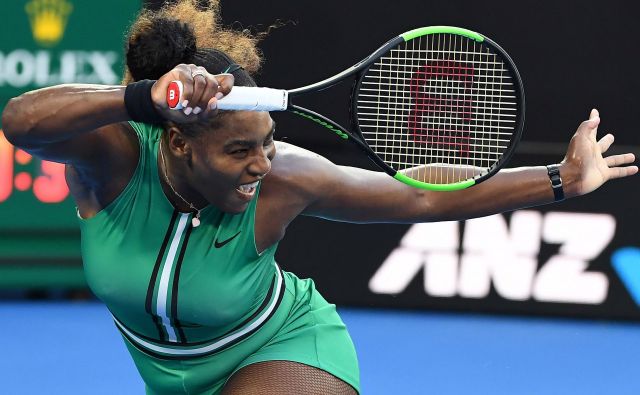 Serena Williams nadaljuje, kjer je leta 2017, ko je noseča zmagala, končala. Na OP Avstralije je za zdaj dobila 11 zaporednih dvobojev. FOTO: AFP