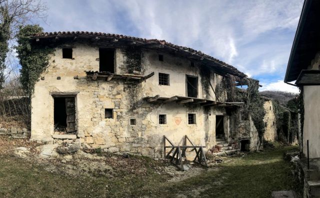 Zapuščena vas Slapnik v Goriških brdih FOTO: Voranc Vogel/Delo