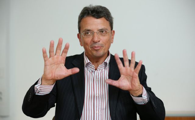 Imre Balogh, odhajajoči glavni izvršni direktor, se je podpisal pod sklep o izbiri Pristopa. FOTO: Uroš Hočevar