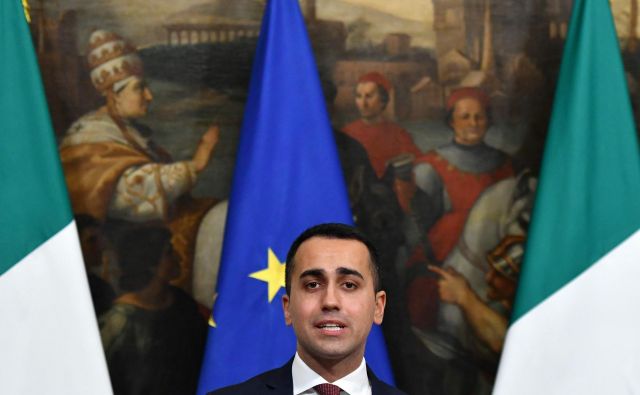 Podpredsednik italijanske vlade in vodja Gibanja 5 zvezd Luigi Di Maio je Franciji pripisal odgovornost za slabo gospodarsko kondicijo in revščino nekaterih afriških držav. FOTO: Alberto PIZZOLI / AFP