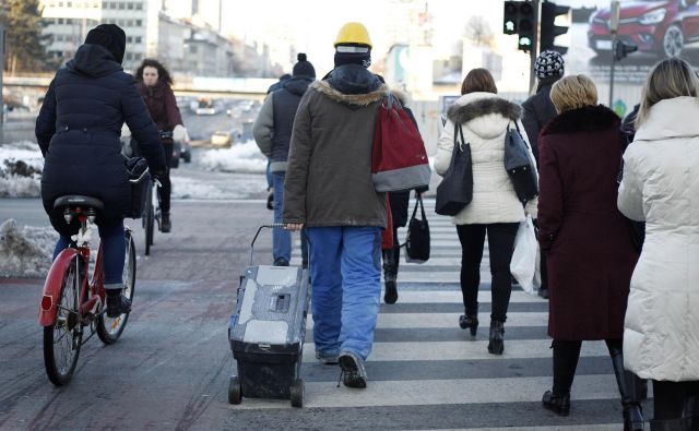 Delo, potovanje in druge aktivnosti lahko pomagajo premagati hudo bolezen, kot je rak. FOTO: Leon Vidic/Delo