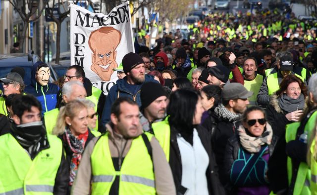 Francija je konec prejšnjega tedna doživela že deseto dejanje gibanja Rumeni jopiči. FOTO: Pascal Guyot / AFP